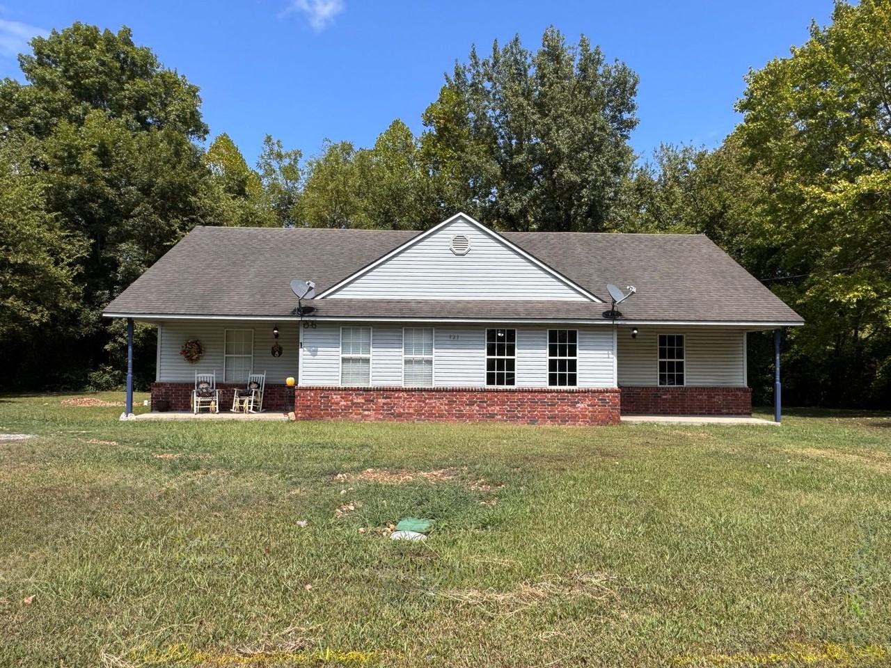 121 Green Ln - Photo 2 of 15