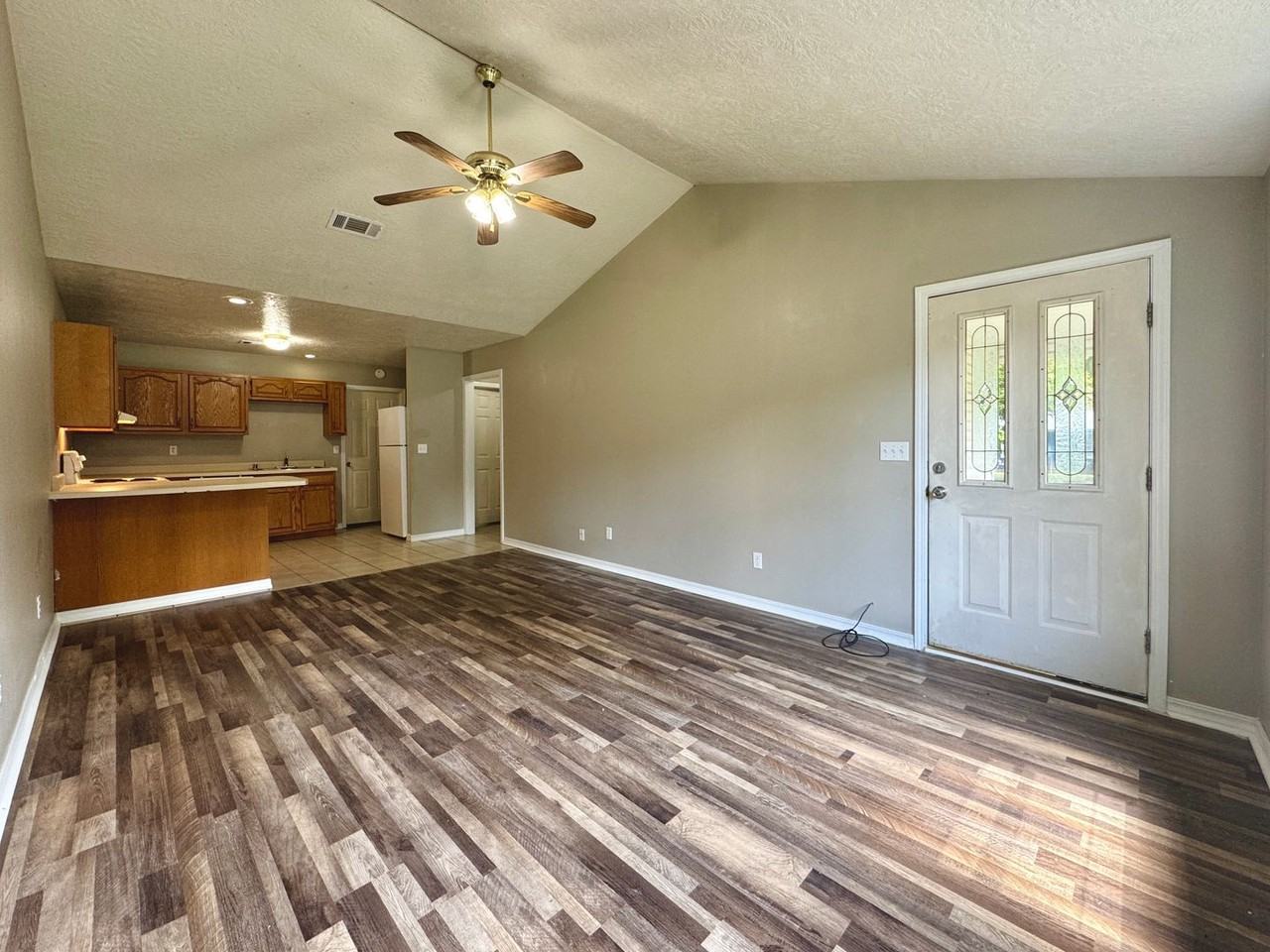 121 Green Ln - Photo 3 of 15