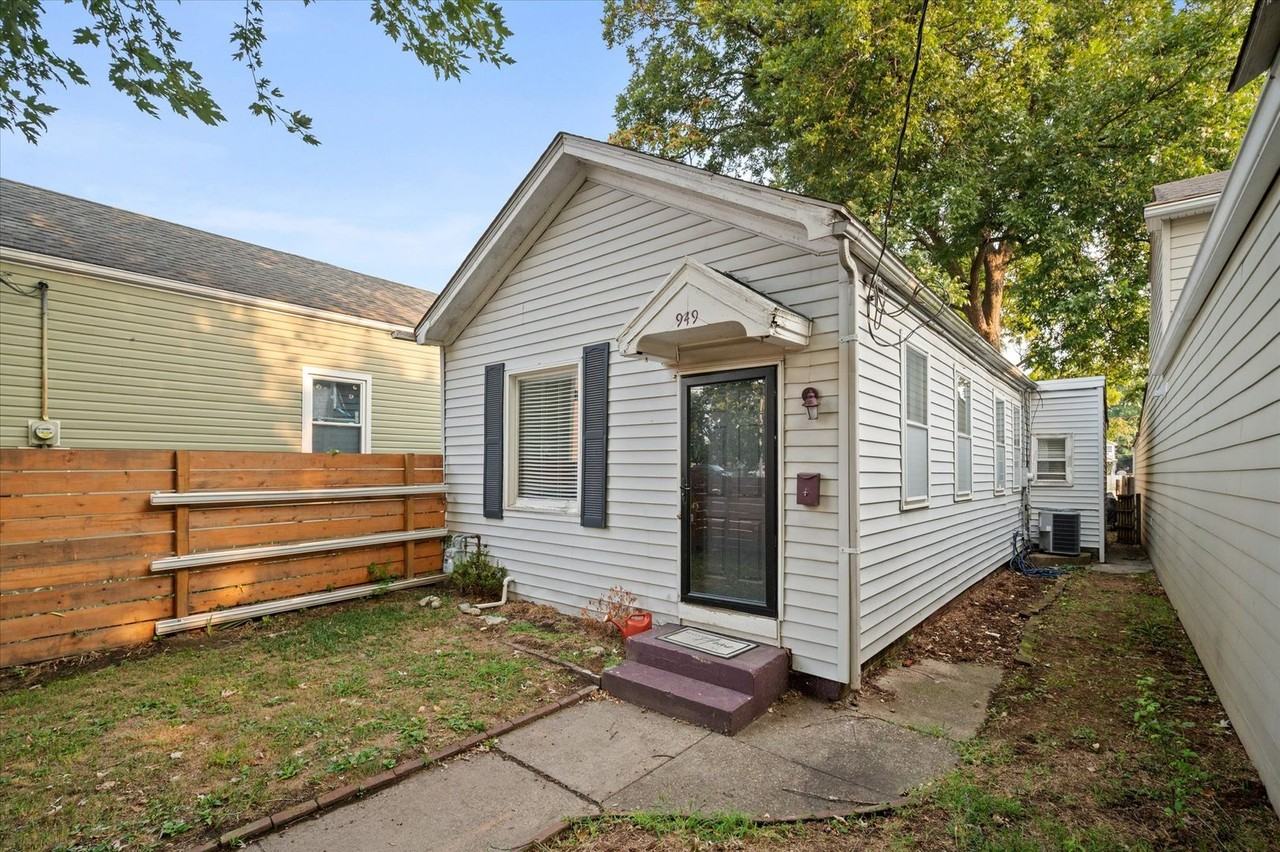 949 Mary St - Photo 3 of 13