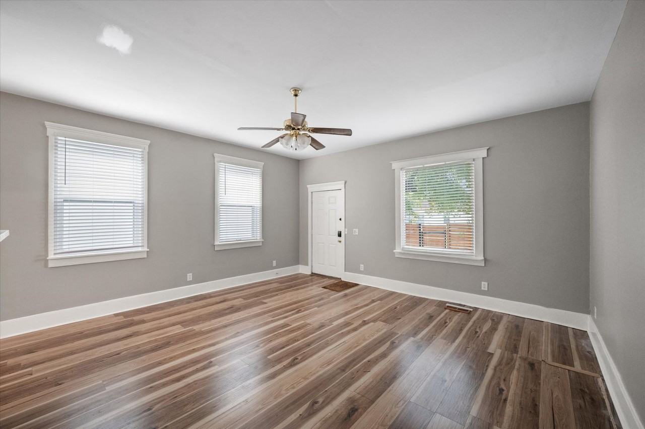 949 Mary St - Photo 6 of 13