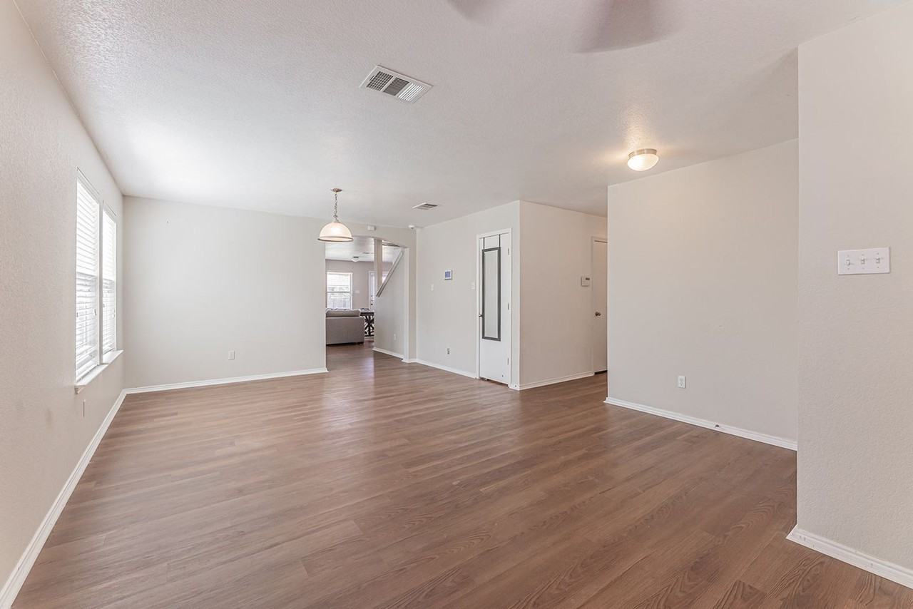 9013 Devonshire Ct - Photo 3 of 46