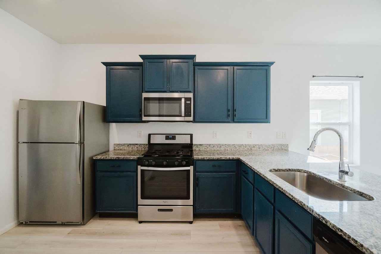526 Porter Ave - Photo 3 of 26