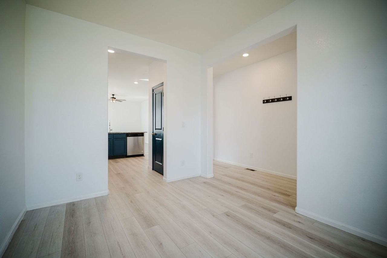 526 Porter Ave - Photo 4 of 26