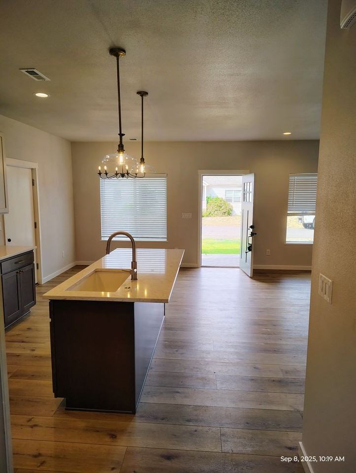 437 W Fair St - Photo 2 of 4