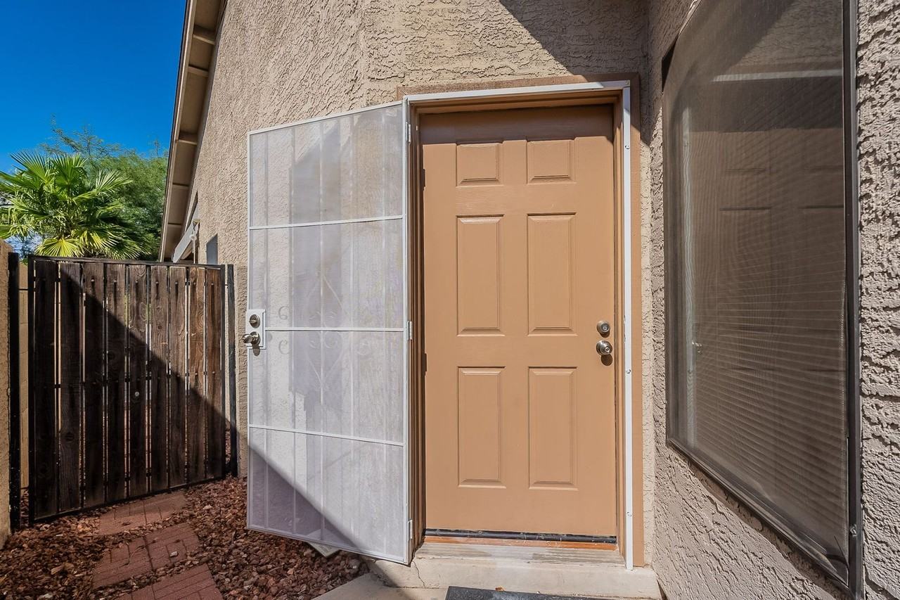 766 E Rosemonte Dr - Photo 2 of 37