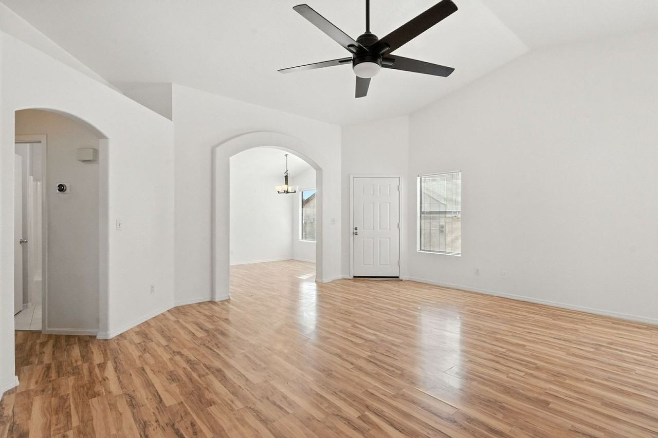766 E Rosemonte Dr - Photo 5 of 37