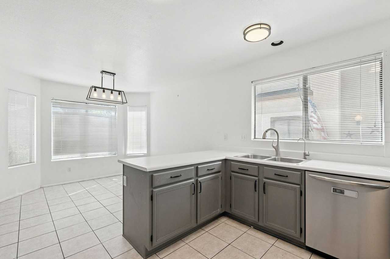 766 E Rosemonte Dr - Photo 7 of 37