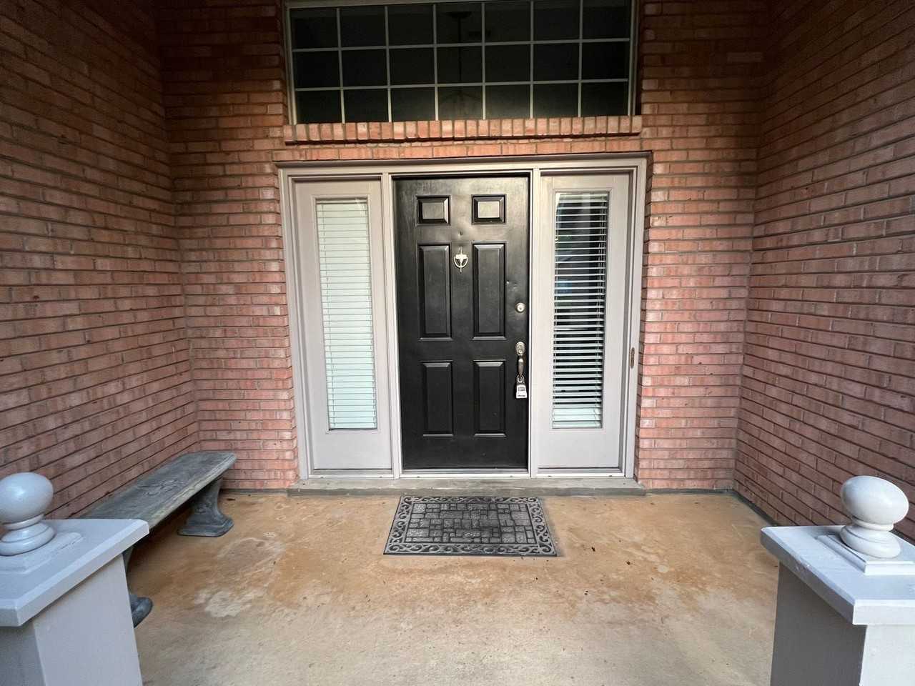 7117 Stamford Ct - Photo 3 of 16
