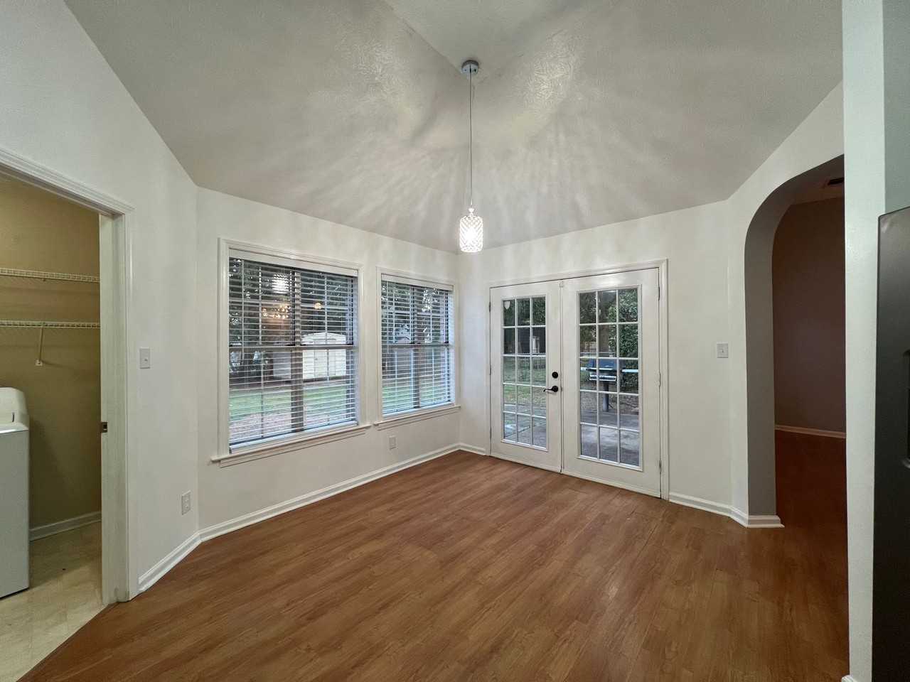 7117 Stamford Ct - Photo 7 of 16