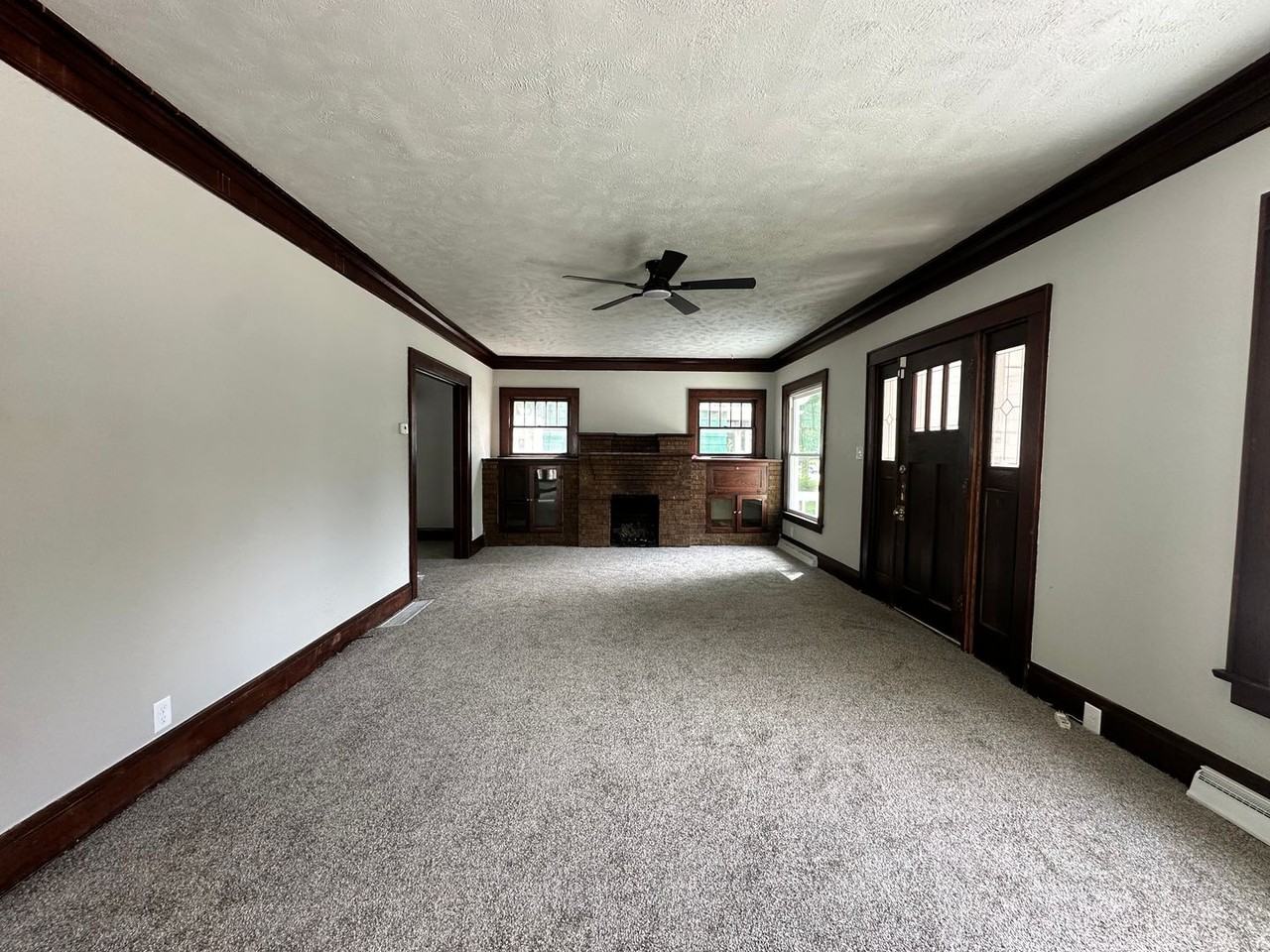 11 Broad St S - Photo 2 of 19