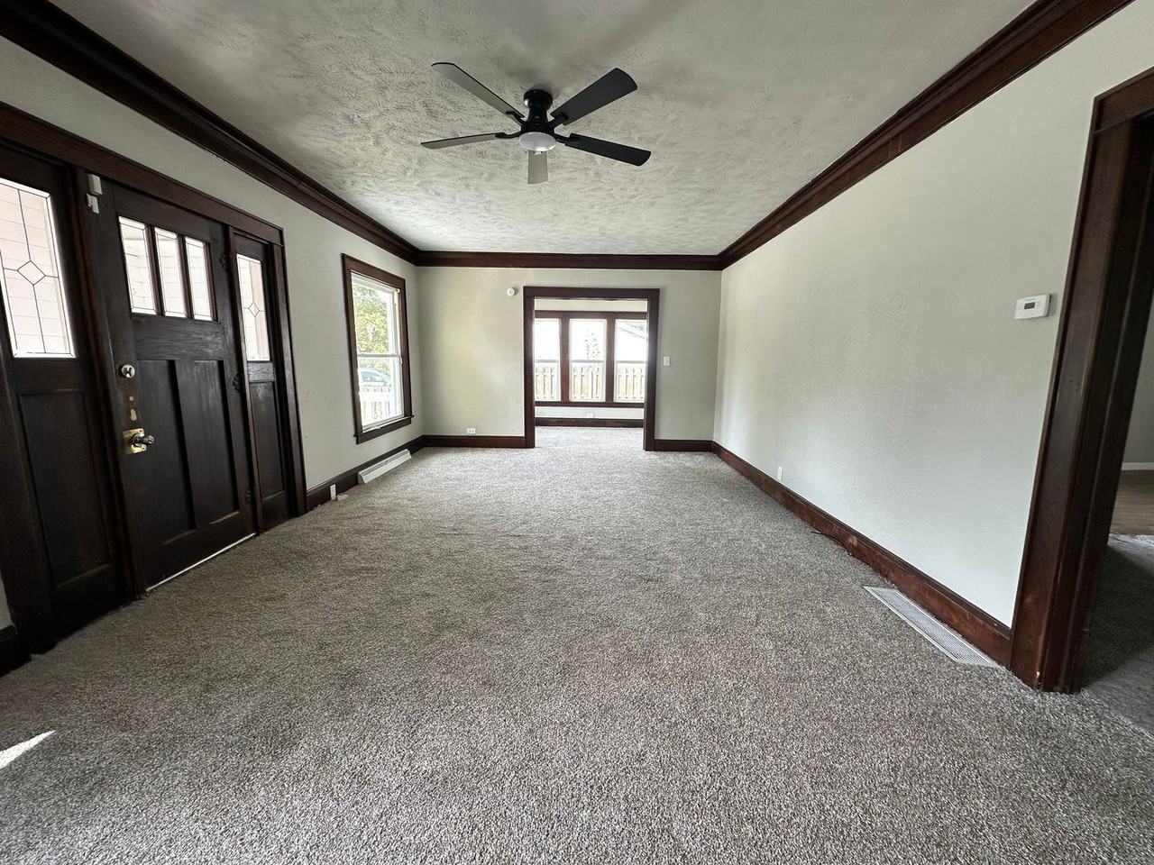 11 Broad St S - Photo 3 of 19