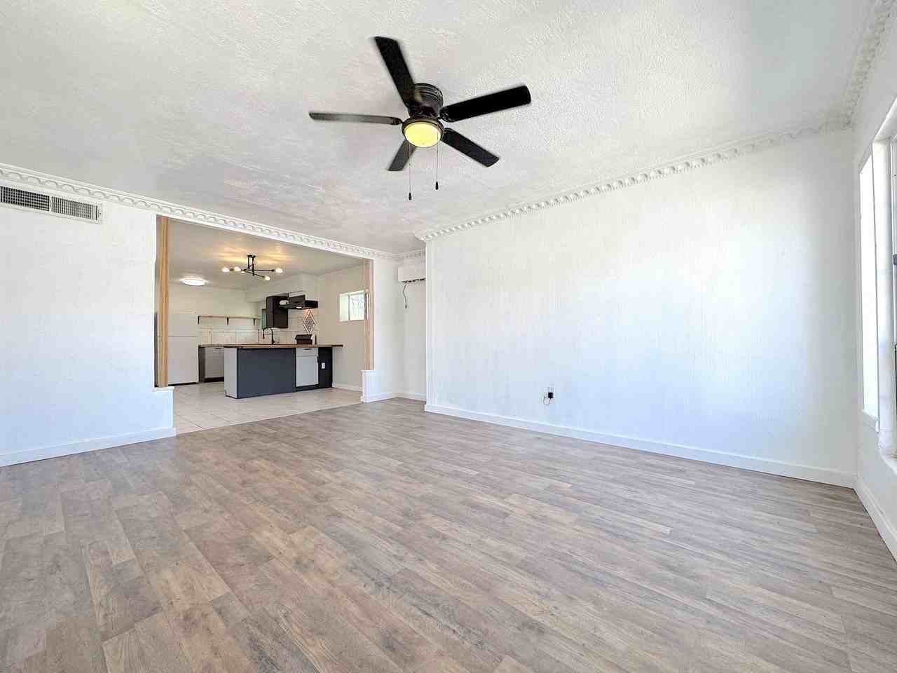 5656 Dailey Ave - Photo 3 of 21