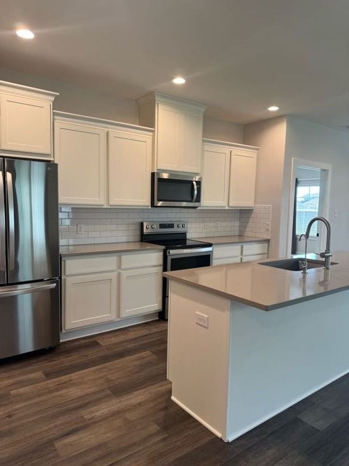 1749 Dakota Ln - Photo 2 of 17