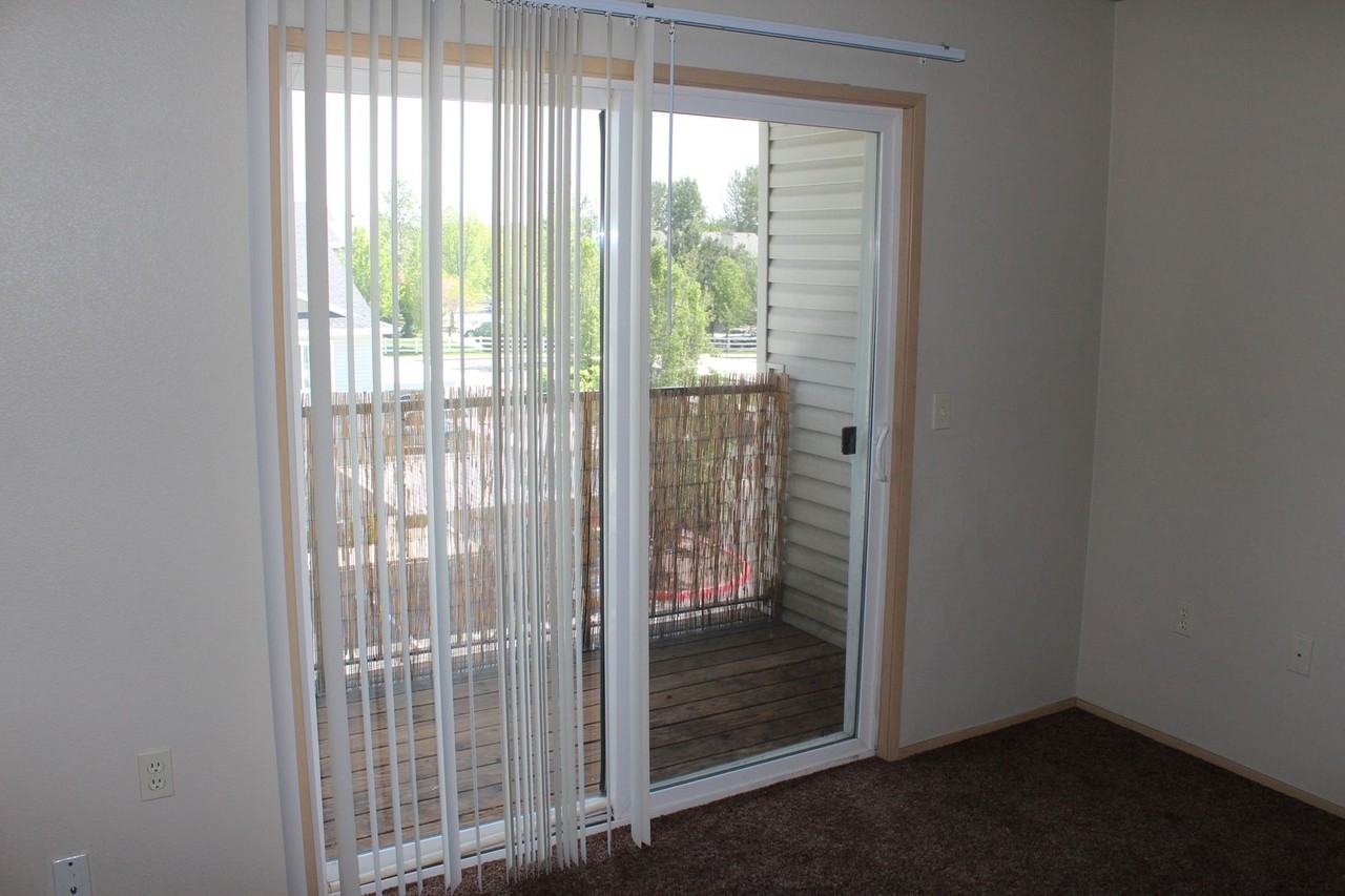 3335 N Lakeharbor Ln - Photo 2 of 11