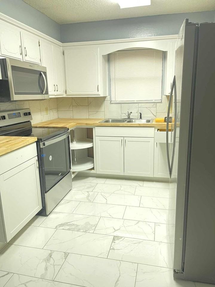 327 Ne Skyline Cir - Photo 4 of 11