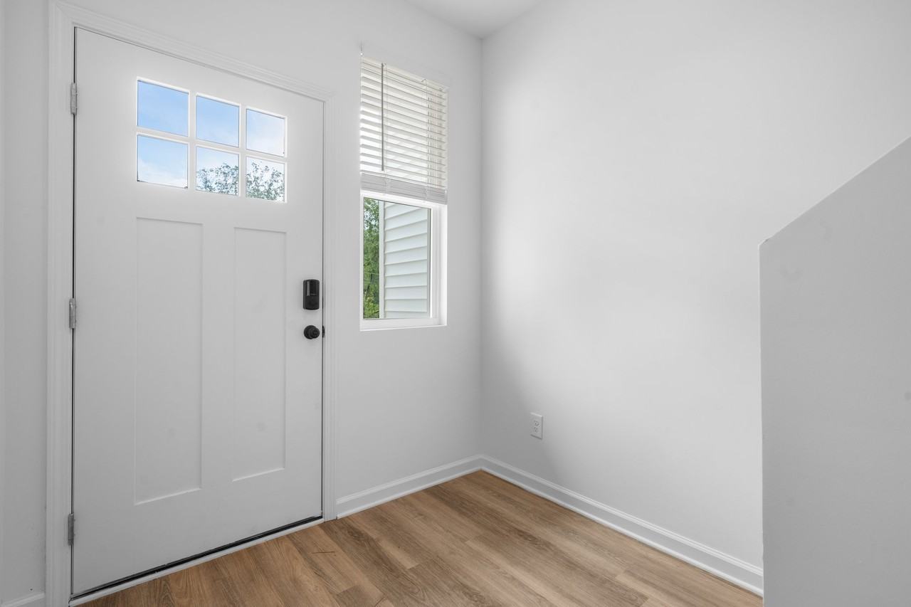 207 9th Ave Se #209 - Photo 3 of 33