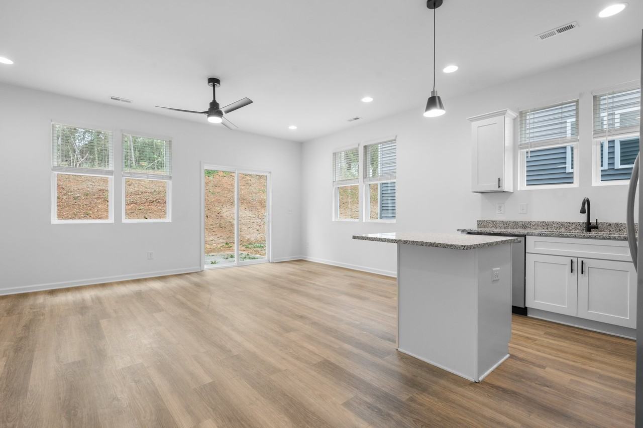 207 9th Ave Se #209 - Photo 4 of 33