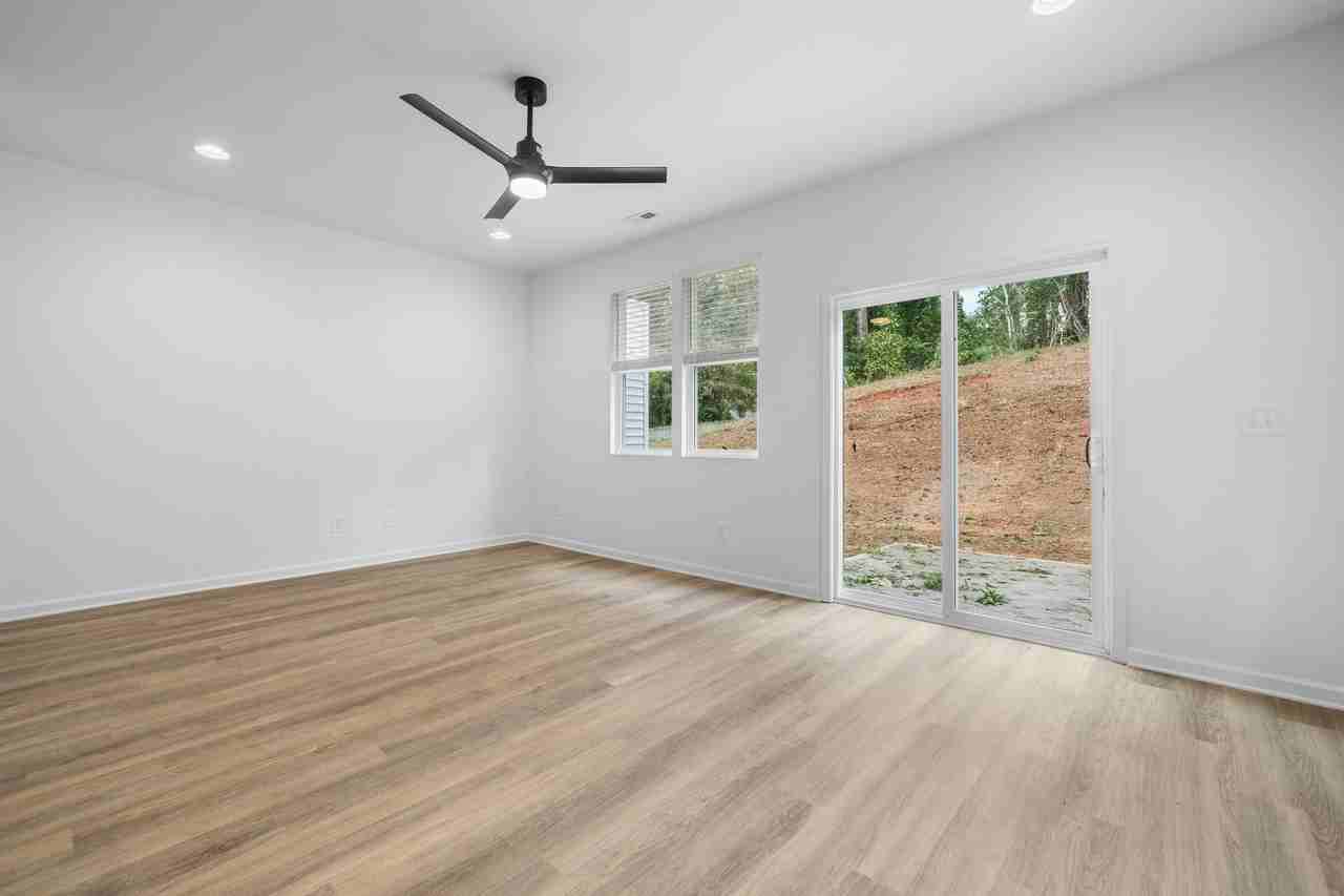 207 9th Ave Se #209 - Photo 5 of 33