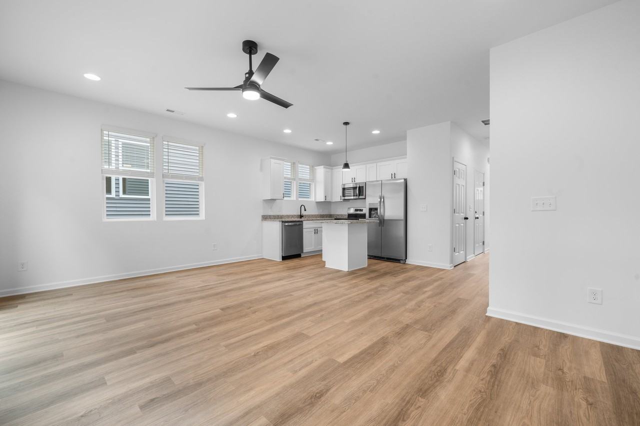 207 9th Ave Se #209 - Photo 7 of 33