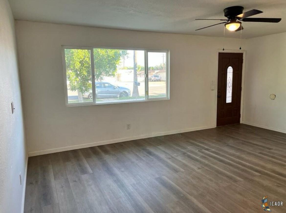 621 Maple Ave - Photo 2 of 9