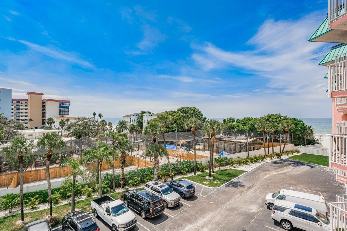 18400 Gulf Boulevard - Photo 2 of 31