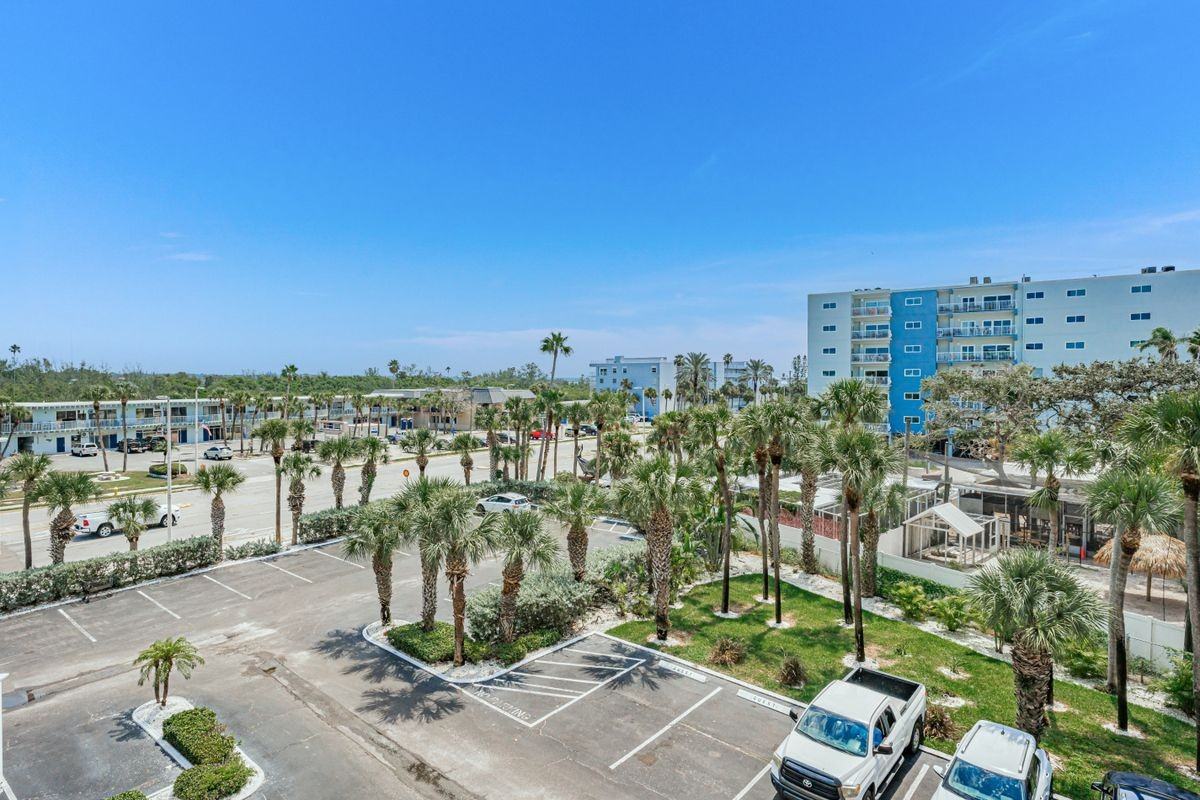 18400 Gulf Boulevard - Photo 3 of 31