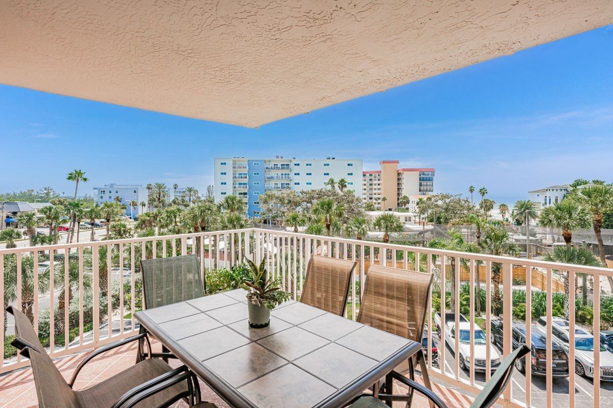 18400 Gulf Boulevard - Photo 6 of 31