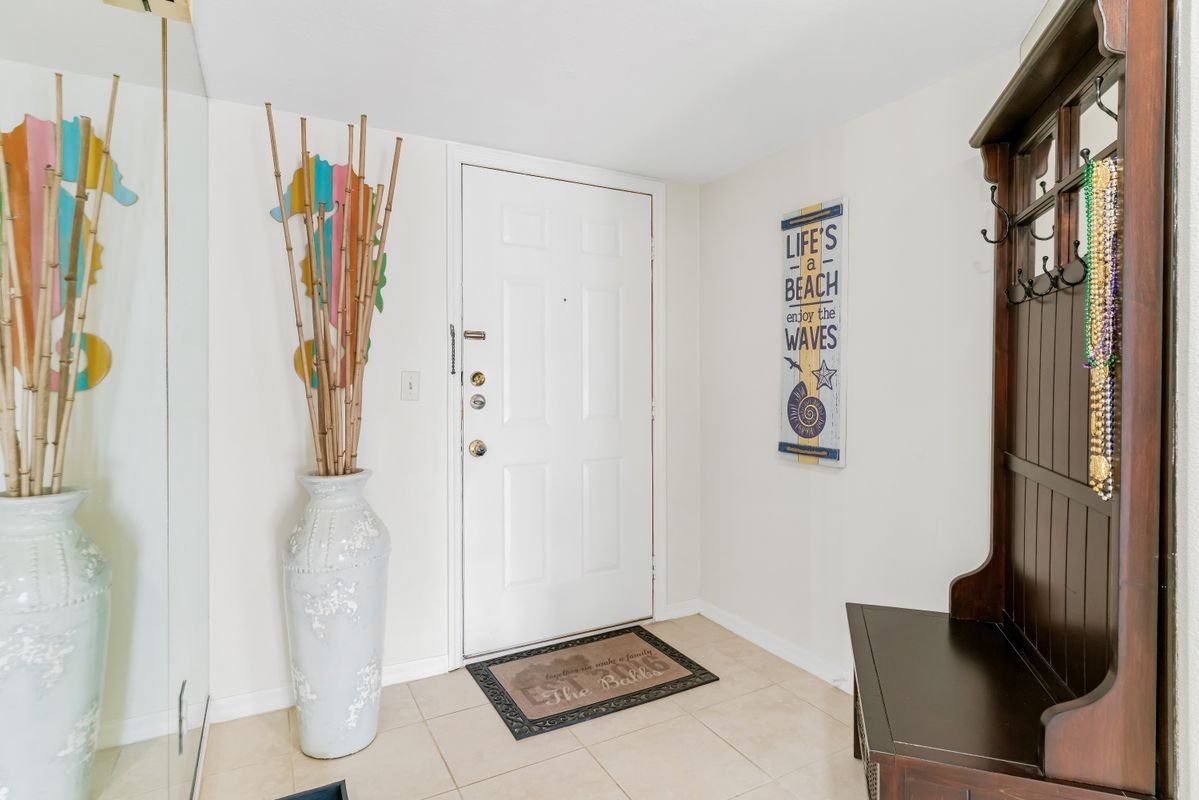 18400 Gulf Boulevard - Photo 7 of 31