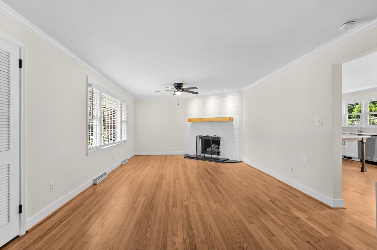 903 Pembroke Rd - Photo 2 of 15