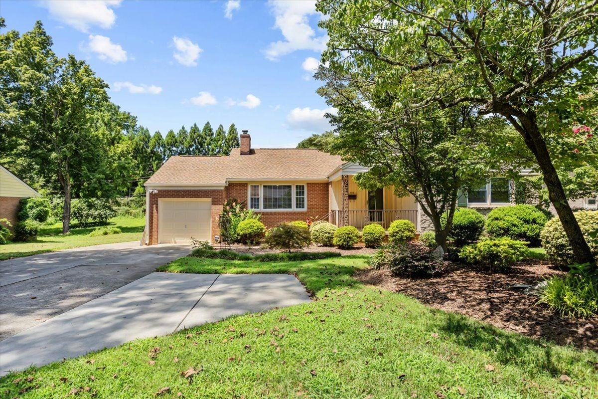 903 Pembroke Rd - Photo 3 of 15