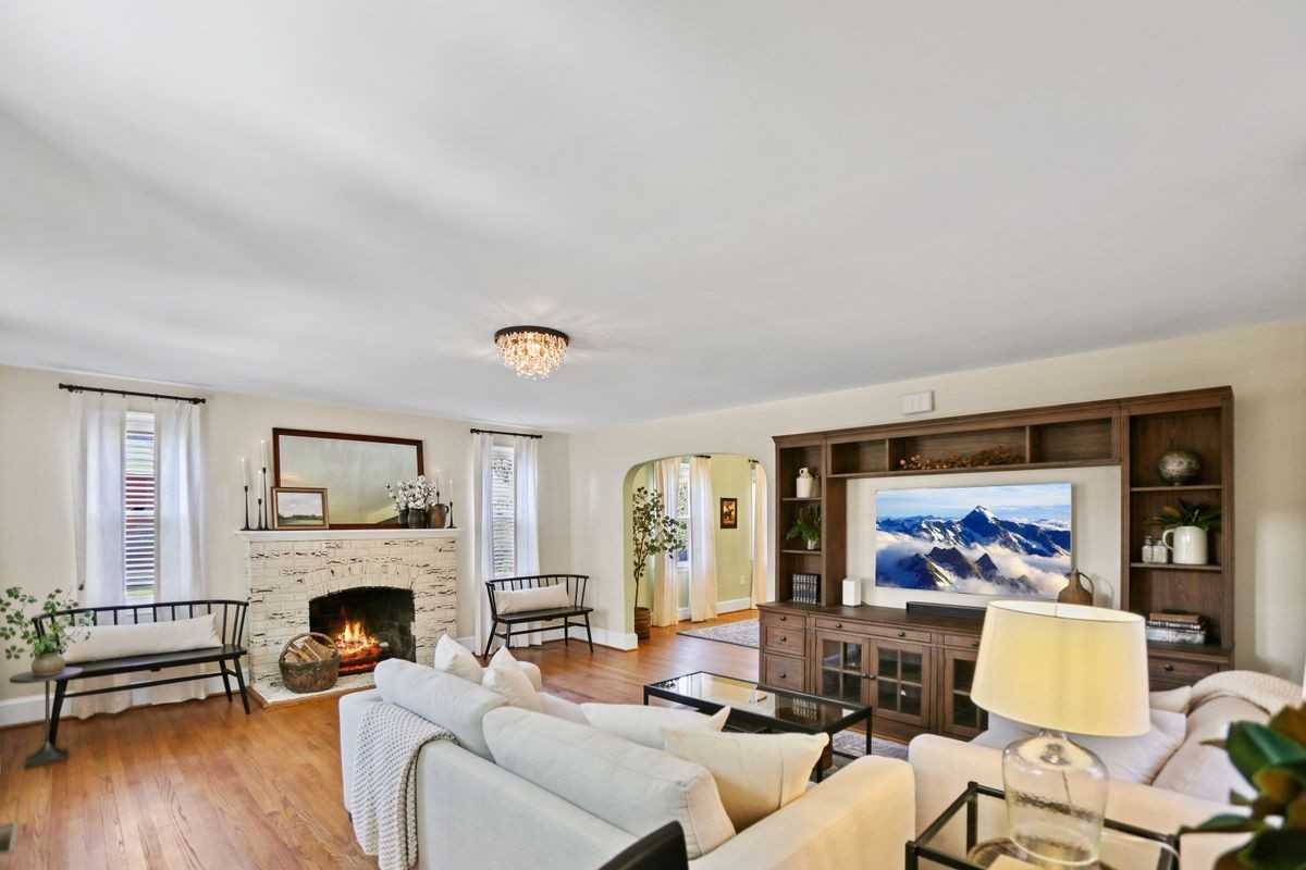 1580 Washington St - Photo 3 of 39