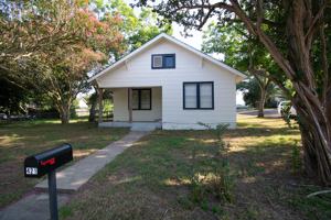 featured image of 421 W Fisher St