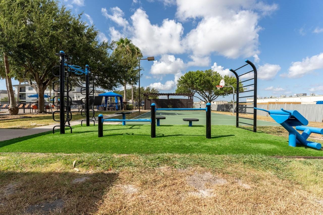 Harbor House on Saratoga - Photo 4 of 19