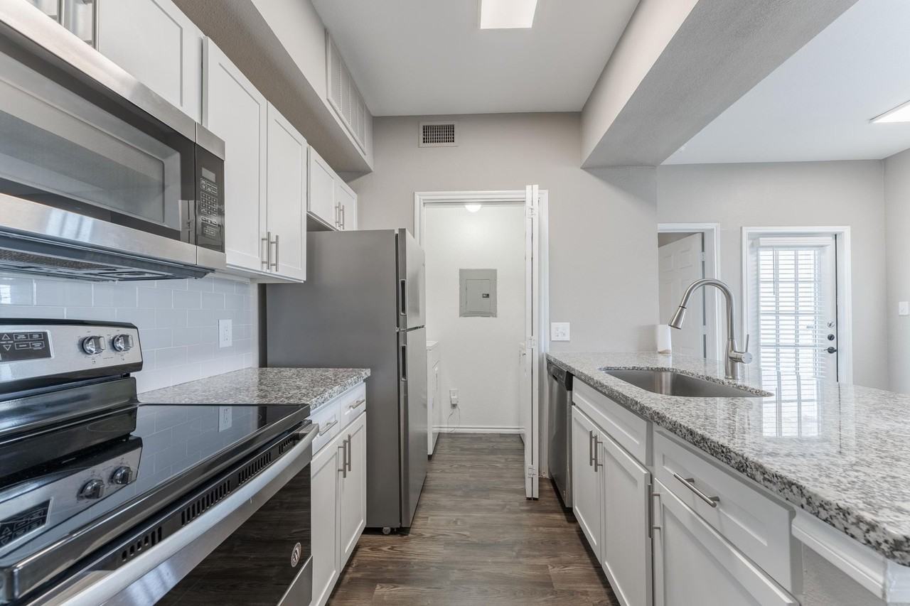 Harbor House on Saratoga - Photo 5 of 19