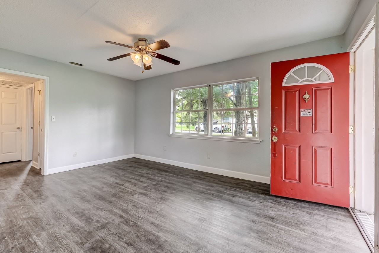 979 Mikael Ave - Photo 4 of 15