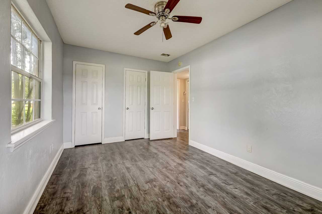 979 Mikael Ave - Photo 2 of 15