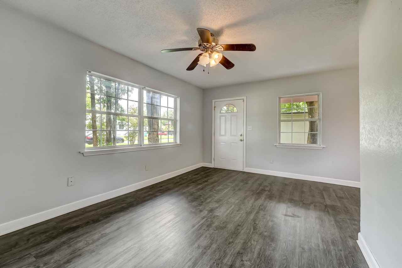 979 Mikael Ave - Photo 7 of 15