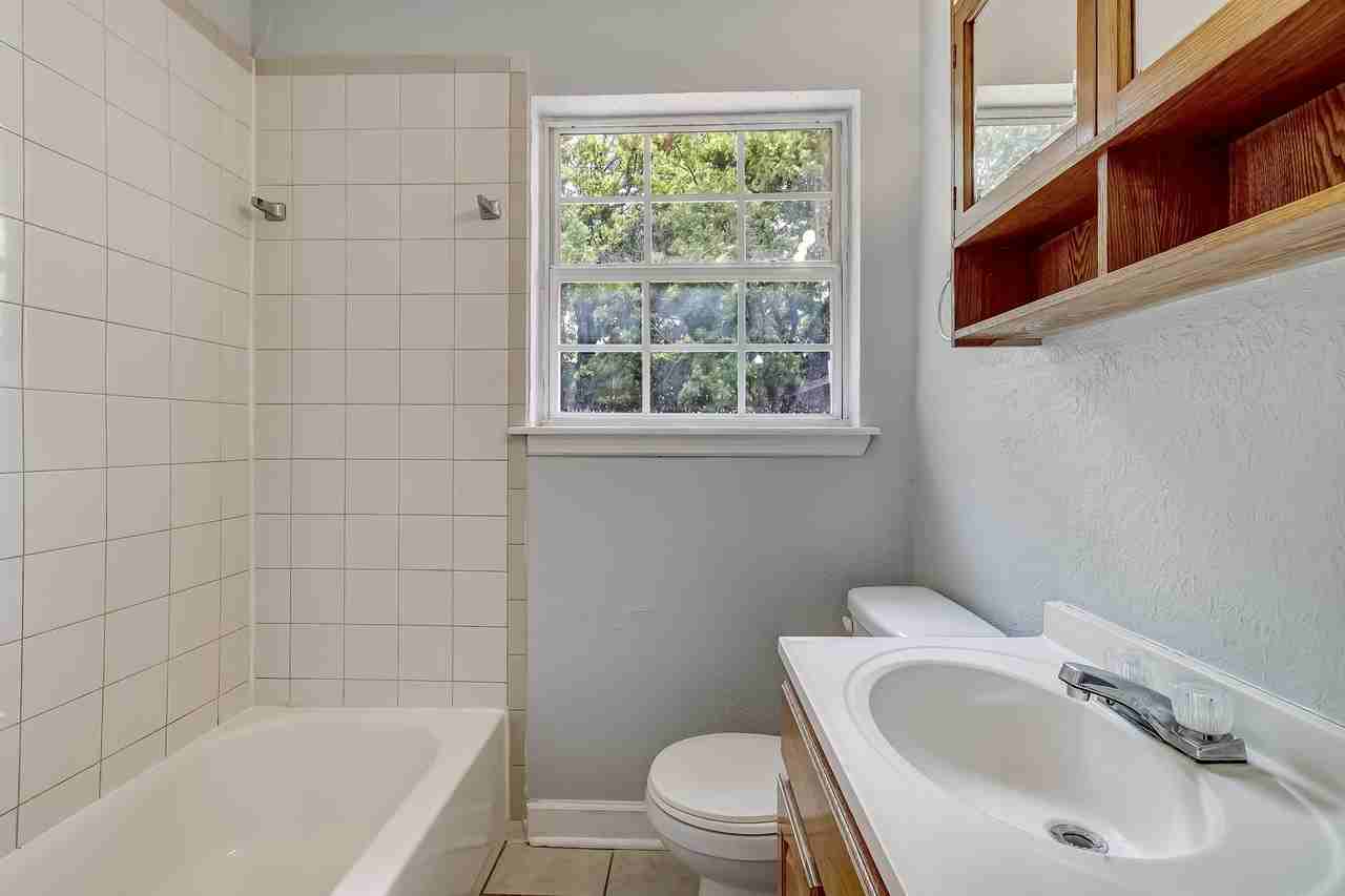 979 Mikael Ave - Photo 5 of 15