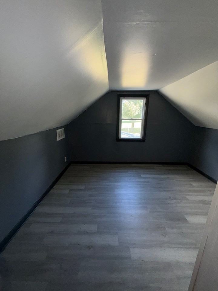 201 South Memorial Avenue - Photo 4 of 10