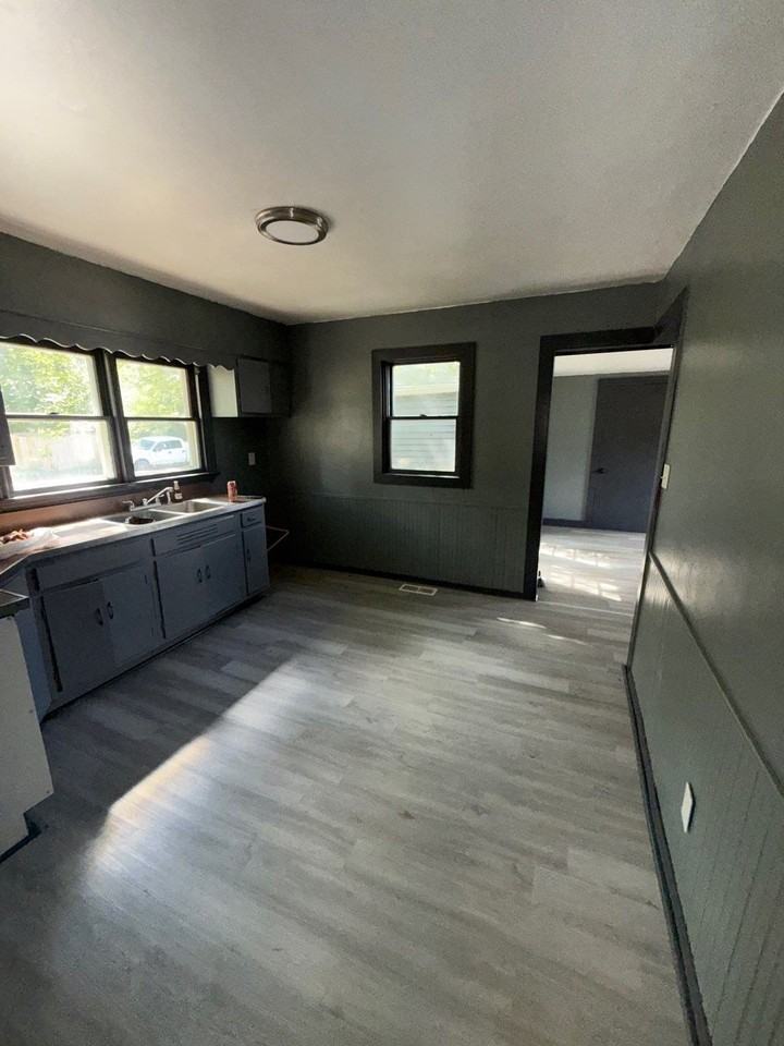 201 S Memorial Ave - Photo 3 of 10