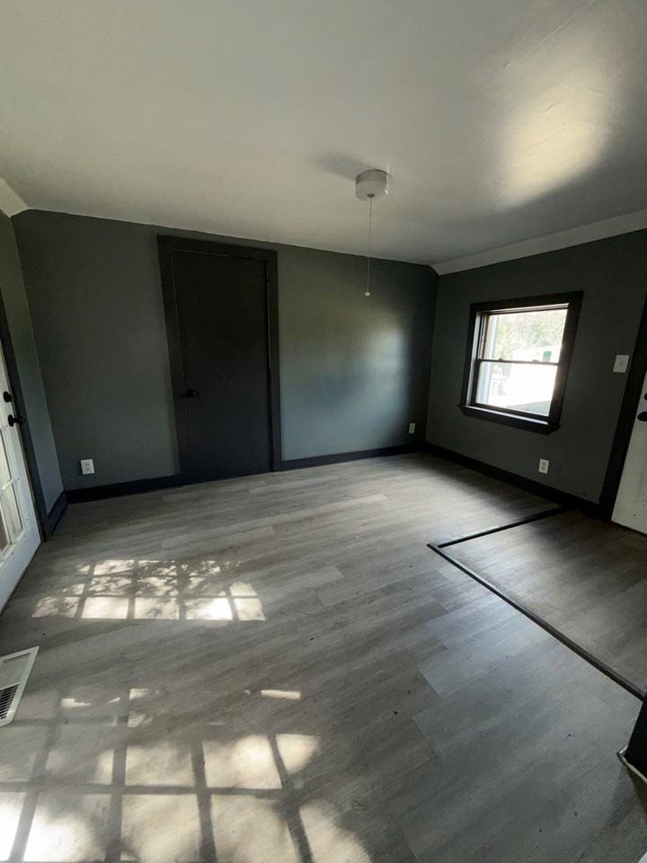 201 S Memorial Ave - Photo 2 of 10