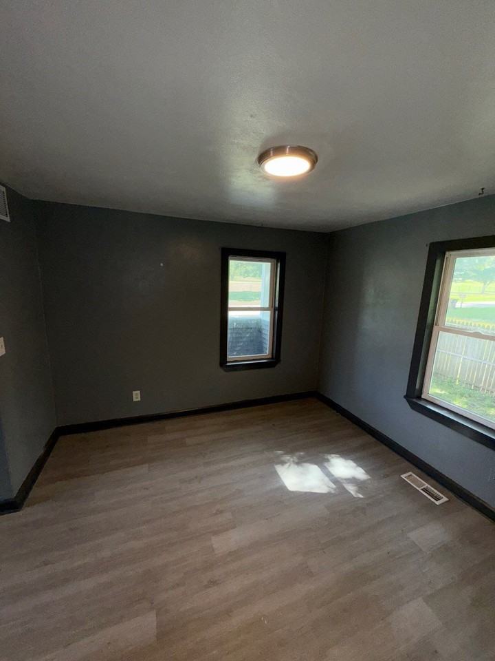 201 South Memorial Avenue - Photo 7 of 10