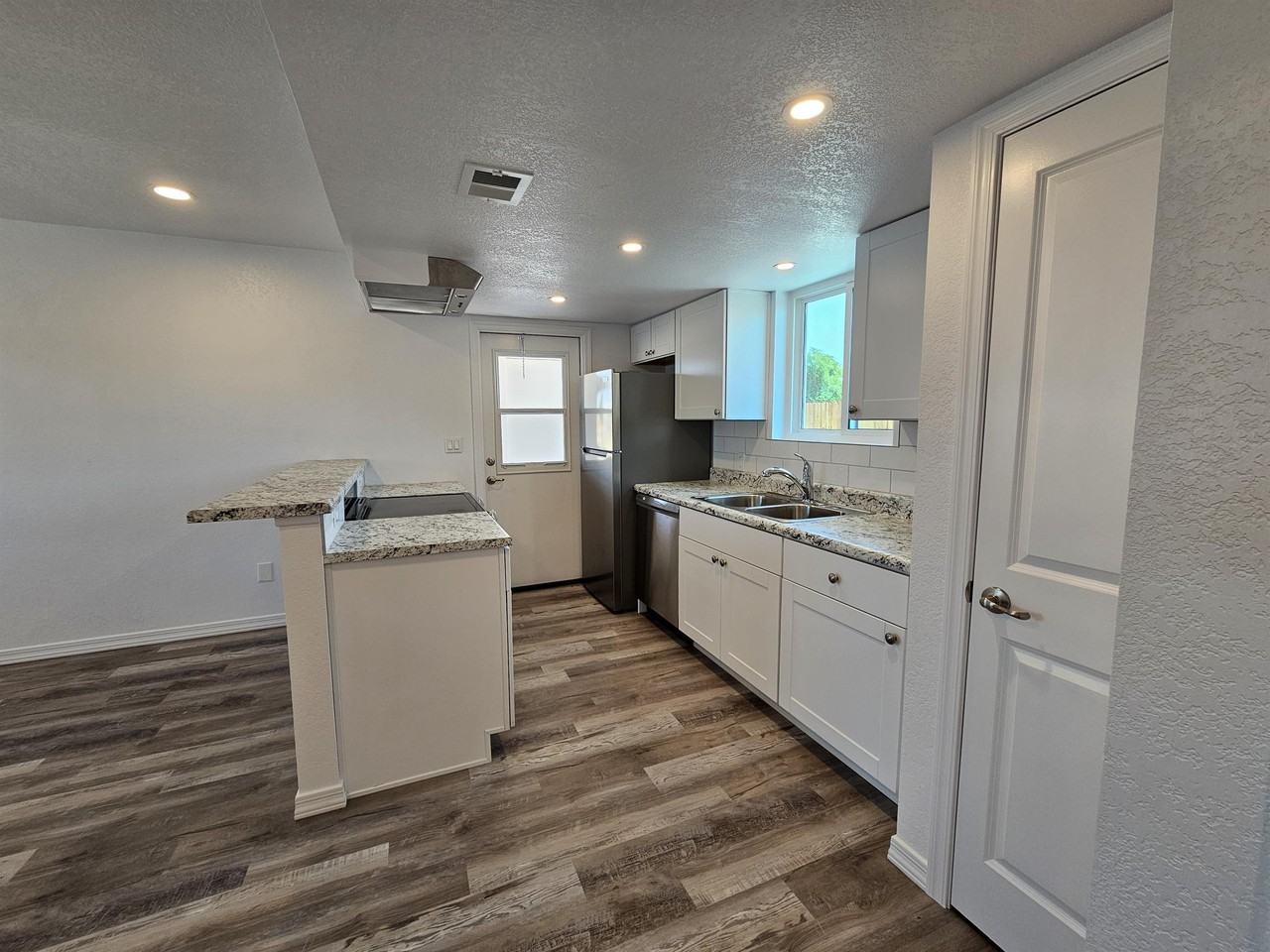 4062 E Main St #A2 - Photo 6 of 9