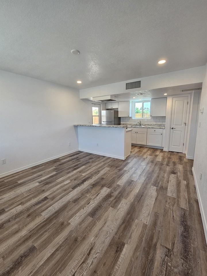 4062 E Main St #A2 - Photo 3 of 9