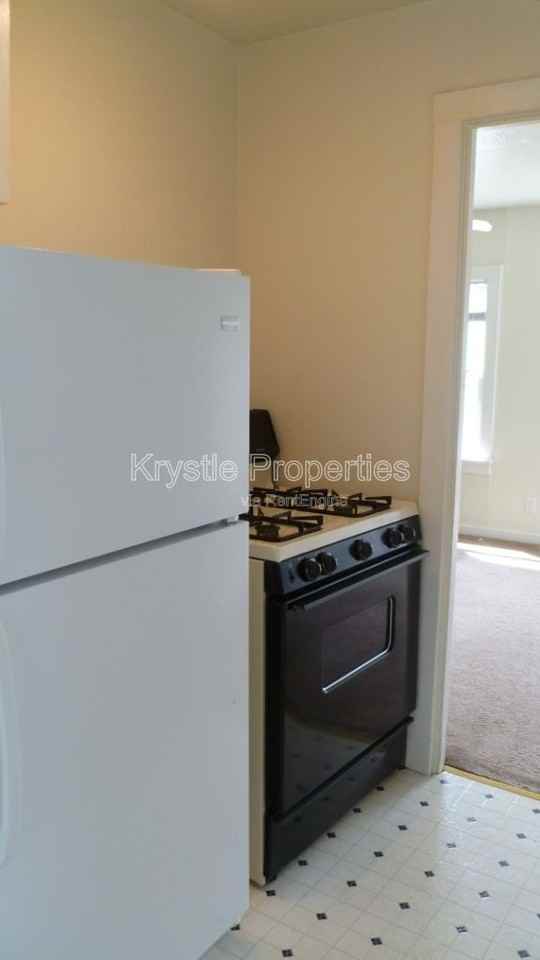 322 Evans Ave - Photo 3 of 6