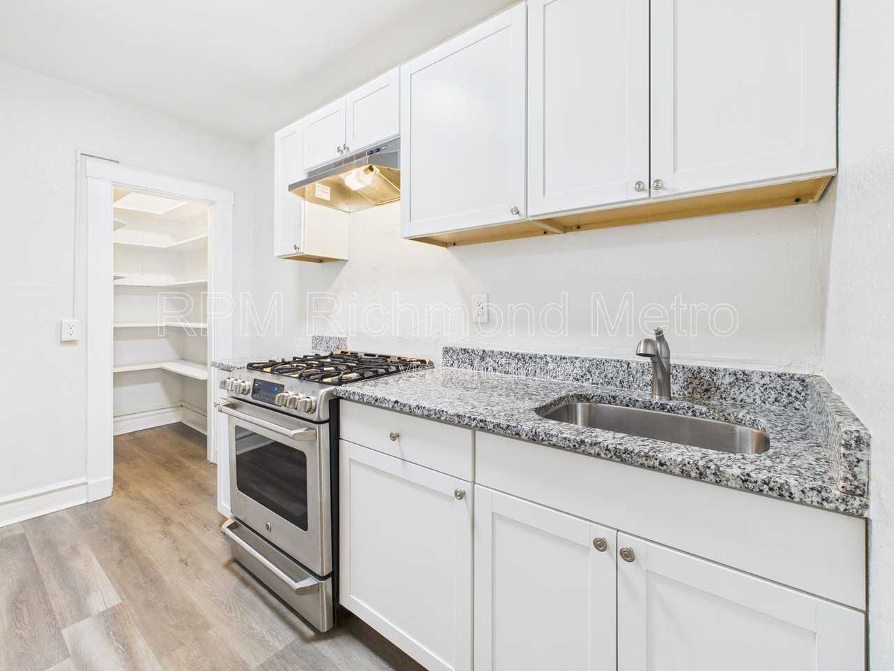 2400 Barton Ave #7 - Photo 4 of 10