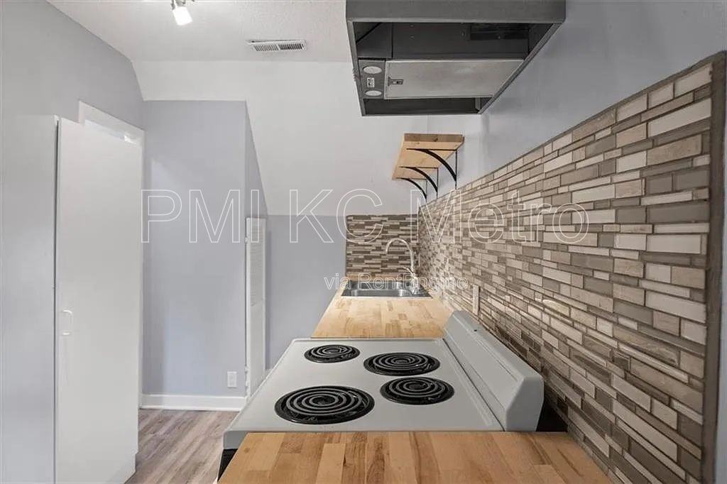 3416 Anderson Ave #2 - Photo 6 of 34
