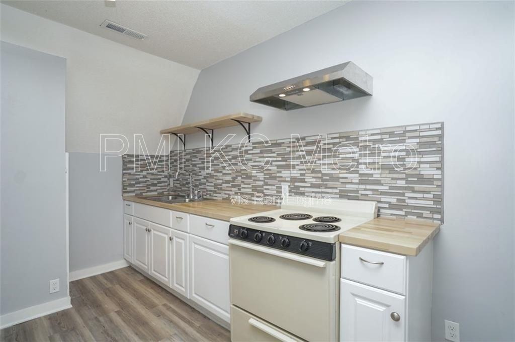 3416 Anderson Ave #2 - Photo 7 of 34