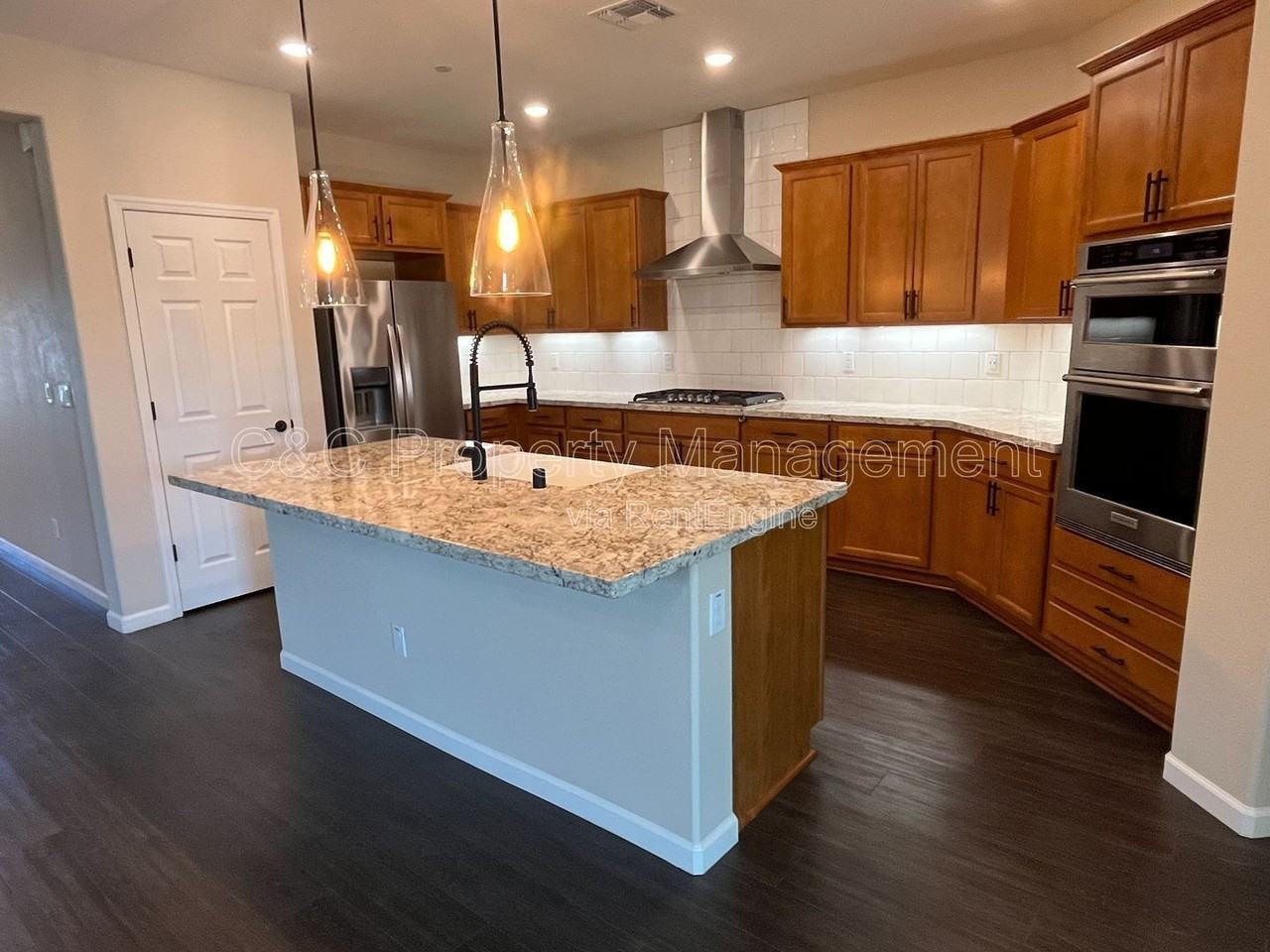 608 Somerset Way - Photo 3 of 15