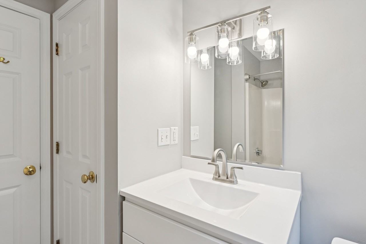 98 Alewive Rd #2 - Photo 3 of 27